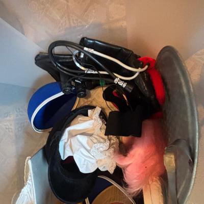 LOT 337: Vintage & Stylish Hats