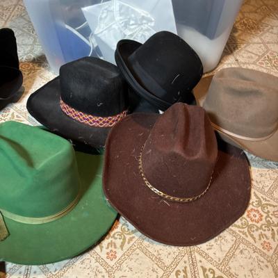 LOT 337: Vintage & Stylish Hats