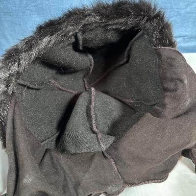 LOT 347: Vintage Fur & Faux Fur Collection: Hats, Collars & Cuffs