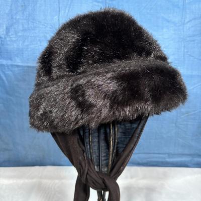 LOT 347: Vintage Fur & Faux Fur Collection: Hats, Collars & Cuffs