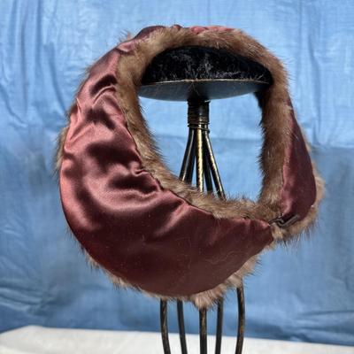 LOT 347: Vintage Fur & Faux Fur Collection: Hats, Collars & Cuffs