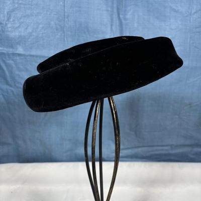 LOT 350: Vintage Hat Collection: Sheraton, Lit Brothers, Angorette Fur, Winkelman's & More