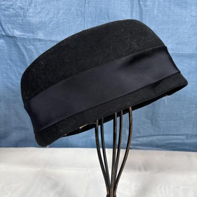 LOT 350: Vintage Hat Collection: Sheraton, Lit Brothers, Angorette Fur, Winkelman's & More