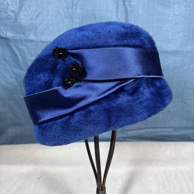 LOT 351: Ladies Vintage Hat Collection: E. Chard Doerr of Vineland NJ, Peach Bloom Velour, Annette Millinery and Duchess