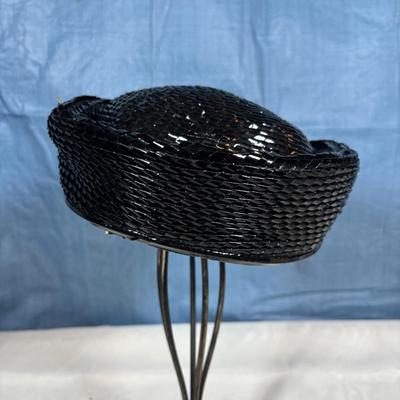 LOT 351: Ladies Vintage Hat Collection: E. Chard Doerr of Vineland NJ, Peach Bloom Velour, Annette Millinery and Duchess