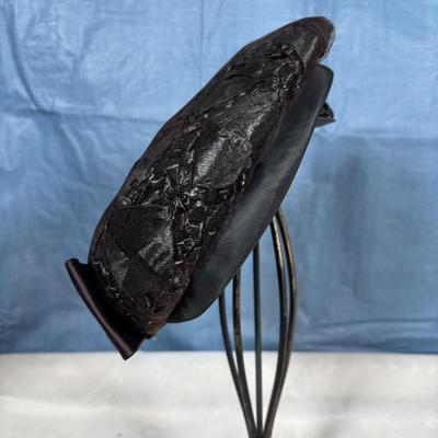 LOT 351: Ladies Vintage Hat Collection: E. Chard Doerr of Vineland NJ, Peach Bloom Velour, Annette Millinery and Duchess