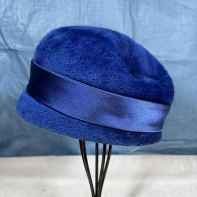 LOT 351: Ladies Vintage Hat Collection: E. Chard Doerr of Vineland NJ, Peach Bloom Velour, Annette Millinery and Duchess