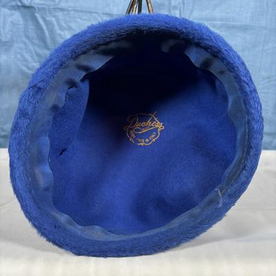 LOT 351: Ladies Vintage Hat Collection: E. Chard Doerr of Vineland NJ, Peach Bloom Velour, Annette Millinery and Duchess