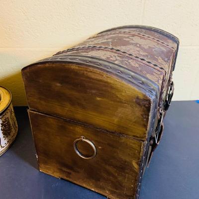 LOT 367: Giant Ceramic Sea Shell. Planter, Fishing Net, Wooden Treasure Chest Box, and Vintage Guildcraft Tins