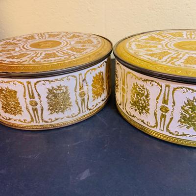 LOT 367: Giant Ceramic Sea Shell. Planter, Fishing Net, Wooden Treasure Chest Box, and Vintage Guildcraft Tins