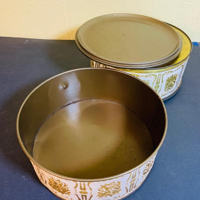 LOT 367: Giant Ceramic Sea Shell. Planter, Fishing Net, Wooden Treasure Chest Box, and Vintage Guildcraft Tins