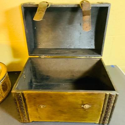 LOT 367: Giant Ceramic Sea Shell. Planter, Fishing Net, Wooden Treasure Chest Box, and Vintage Guildcraft Tins