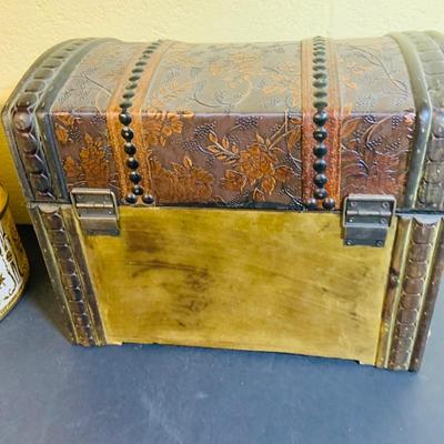 LOT 367: Giant Ceramic Sea Shell. Planter, Fishing Net, Wooden Treasure Chest Box, and Vintage Guildcraft Tins