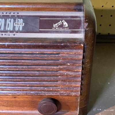 LOT 376: Antique / Vintage RCA Victor Standard Broadcast Radio