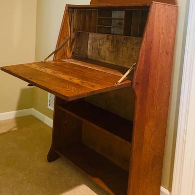 Vintage Oak Drop-Front Secretary Desk with Carved Detail – Classic Storage & Display