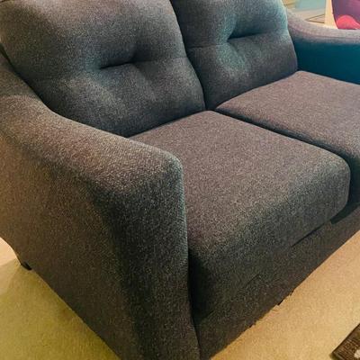 Modern Charcoal Gray Tufted Loveseat – Upholstered 2-Seater Sofa with Sleek Arms