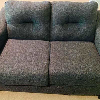 Modern Charcoal Gray Tufted Loveseat – Upholstered 2-Seater Sofa with Sleek Arms