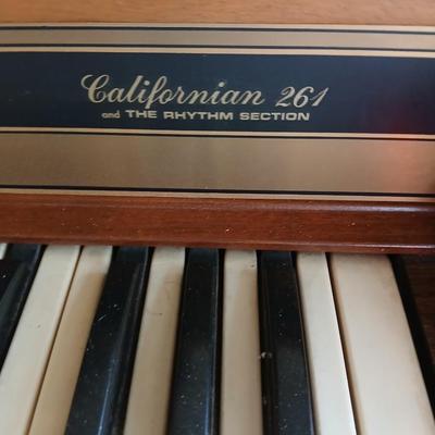 Vintage Hammond Colonnade 2202 Organ with Bench & Sheet Music Lot
