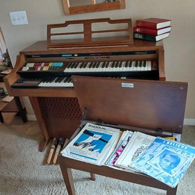 Vintage Hammond Colonnade 2202 Organ with Bench & Sheet Music Lot