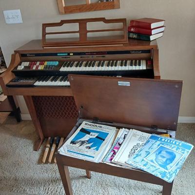 Vintage Hammond Colonnade 2202 Organ with Bench & Sheet Music Lot