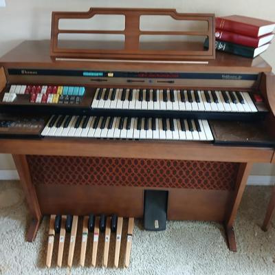 Vintage Hammond Colonnade 2202 Organ with Bench & Sheet Music Lot