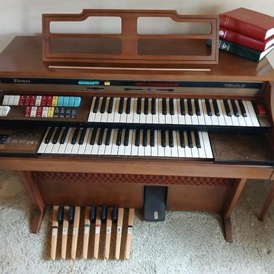 Vintage Hammond Colonnade 2202 Organ with Bench & Sheet Music Lot