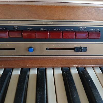 Vintage Hammond Colonnade 2202 Organ with Bench & Sheet Music Lot