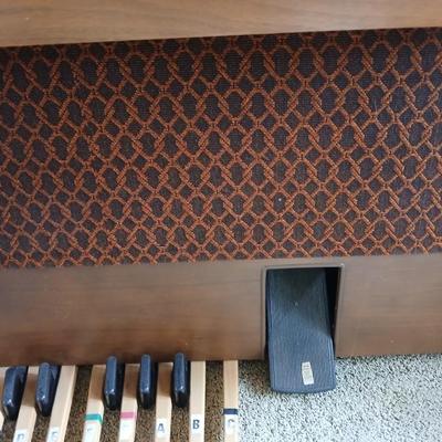 Vintage Hammond Colonnade 2202 Organ with Bench & Sheet Music Lot