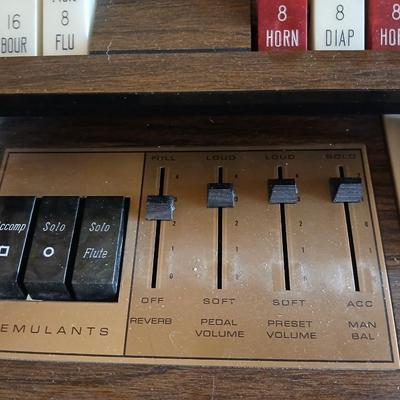 Vintage Hammond Colonnade 2202 Organ with Bench & Sheet Music Lot