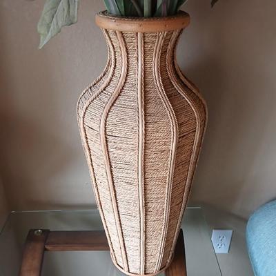 Sunflower-Themed Decor Lot – Tall wicker Vase with sunflowers & Sunflower Pillow