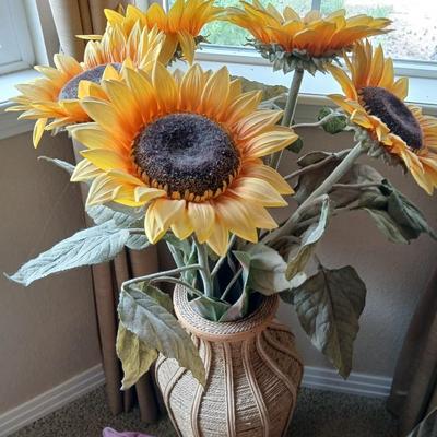 Sunflower-Themed Decor Lot – Tall wicker Vase with sunflowers & Sunflower Pillow