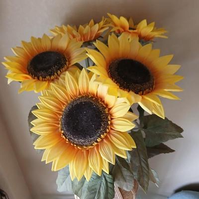 Sunflower-Themed Decor Lot – Tall wicker Vase with sunflowers & Sunflower Pillow