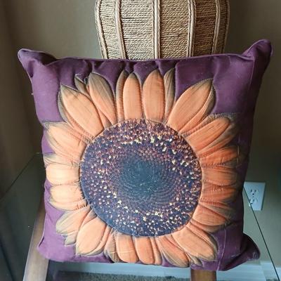 Sunflower-Themed Decor Lot – Tall wicker Vase with sunflowers & Sunflower Pillow