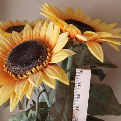 Sunflower-Themed Decor Lot – Tall wicker Vase with sunflowers & Sunflower Pillow