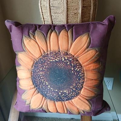 Sunflower-Themed Decor Lot – Tall wicker Vase with sunflowers & Sunflower Pillow