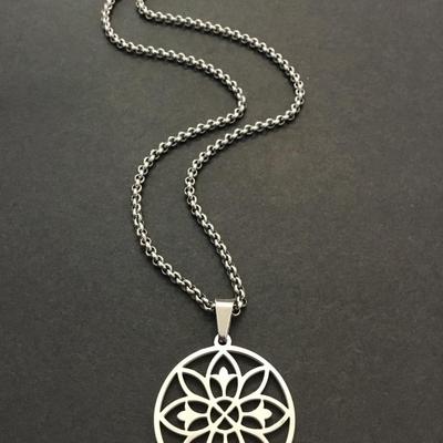 Very nice stainless steel necklace and pendant