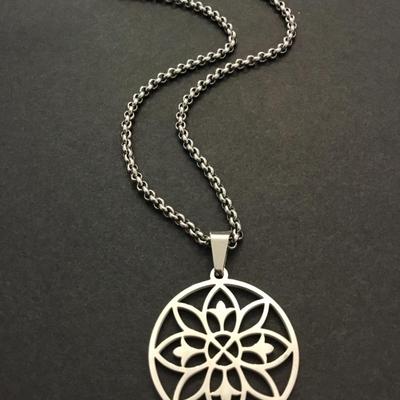 Very nice stainless steel necklace and pendant