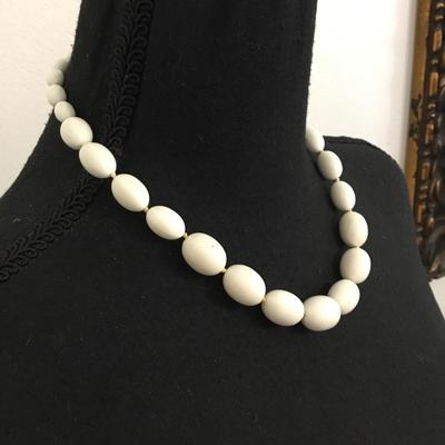 Vintage Trifari white beaded necklace