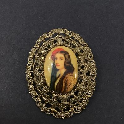 Vintage west Germany gold Filagree brooch