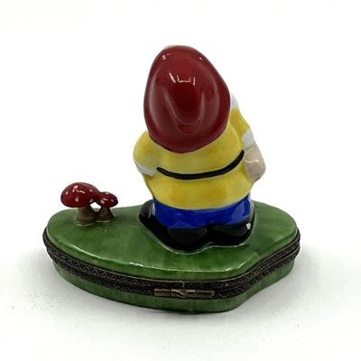 Sale Photo Thumbnail #242: Measurements:
2.75" in height, 2.75" in width