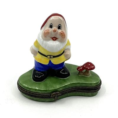 Sale Photo Thumbnail #243: Measurements:
2.75" in height, 2.75" in width