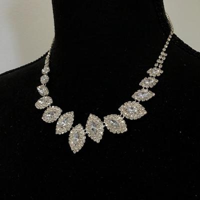 Beautiful vintage rhinestone necklace Vintage bridal