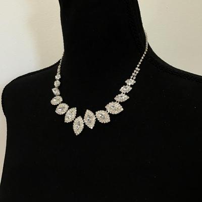 Beautiful vintage rhinestone necklace Vintage bridal