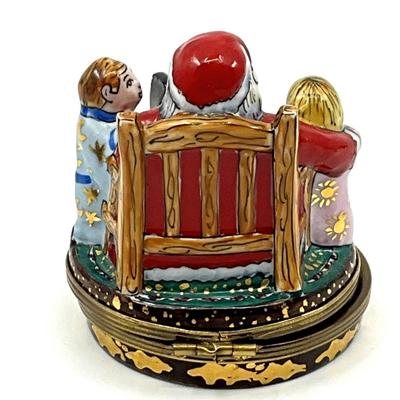 Sale Photo Thumbnail #244: There are small presents inside of trinket, trinket box does not lock
Measurements:
2.5" in height, 2.25" in diameter