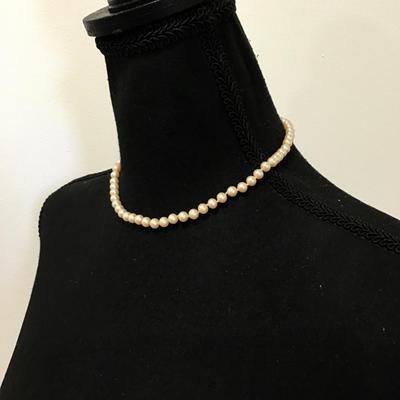 Beautiful, vintage, elegant, faux, pearl choker necklace Japan