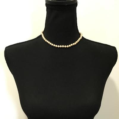 Beautiful, vintage, elegant, faux, pearl choker necklace Japan
