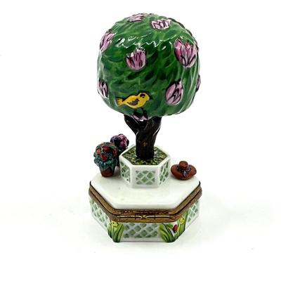 Sale Photo Thumbnail #257: Measurements:
3.5" in height, 1.75" in diameter