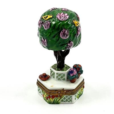 Sale Photo Thumbnail #256: Measurements:
3.5" in height, 1.75" in diameter