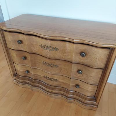 Drexel Serpentine 'Rapport' Dresser (FP-BBL)