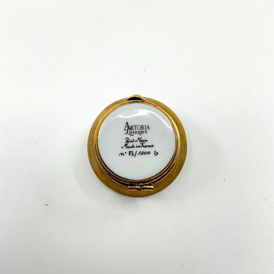 Sale Photo Thumbnail #288: Limited Edition 83 out of 1000
Signed S.D. on bottom
Measurements:
1.75" diameter, 5" in height